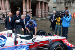 Graham Rahal con Amanda Fritz, Portland Parks Commissioner