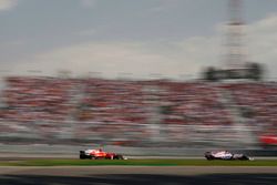 Sergio Perez, Sahara Force India F1 VJM10, Kimi Raikkonen, Ferrari SF70H