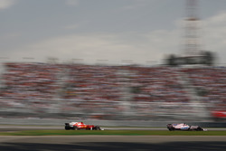 Sergio Perez, Sahara Force India F1 VJM10, Kimi Raikkonen, Ferrari SF70H