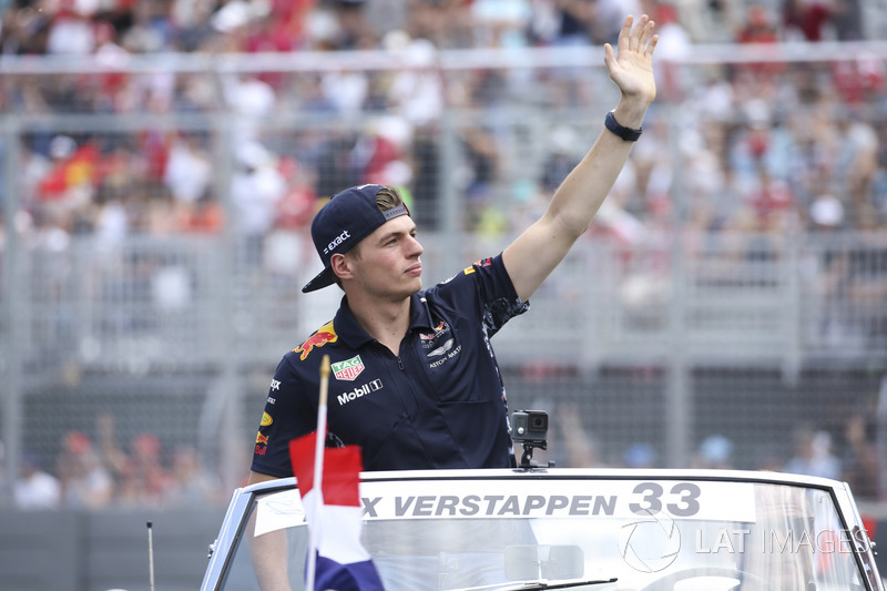 Mas, de todos, Max Verstappen possui a situação mais curiosa, já que sua maré de sorte é praticamente oposta à de seu companheiro de equipe.