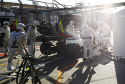 Lance Stroll, Williams, retires from the race in the pit lane