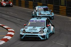 Stefano Comini, Leopard Racing, Volkswagen Golf GTI TCR; Jean-Karl Vernay, Leopard Racing, Volkswagen Golf GTI TCR