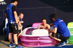 Alex Lowes, Pata Yamaha in piscina