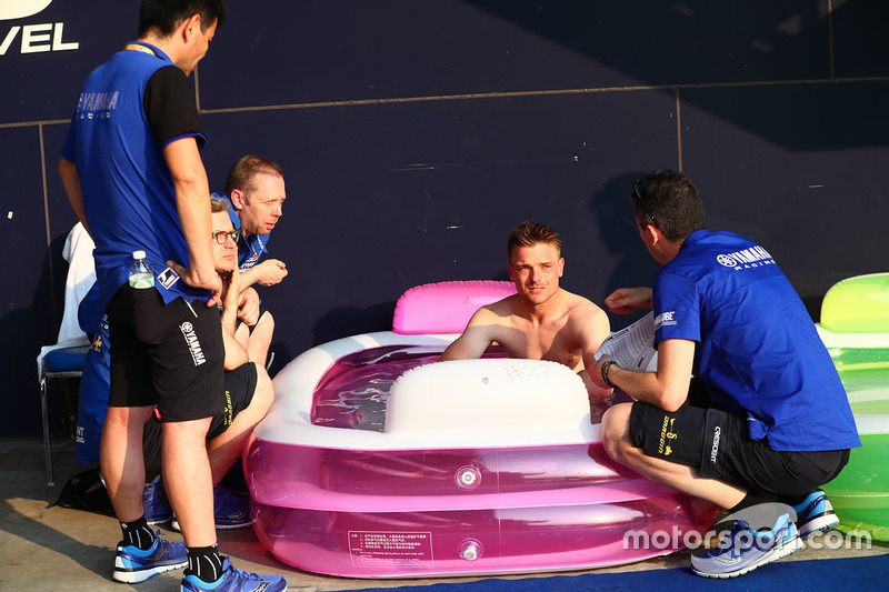 Alex Lowes, Pata Yamaha in piscina