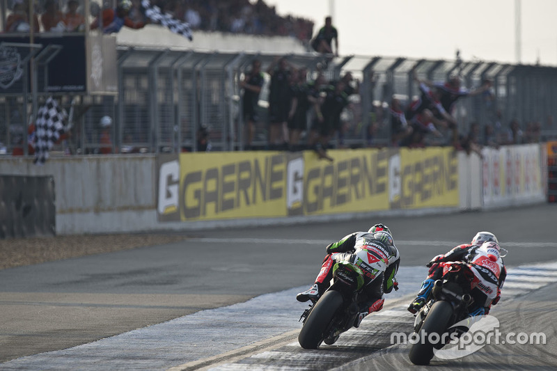 Il secondo classificato Chaz Davies, Ducati Team, third place Tom Sykes, Kawasaki Racing