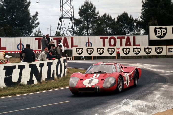 #1 Ford GT40 Mk4: A.J. Foyt, Dan Gurney