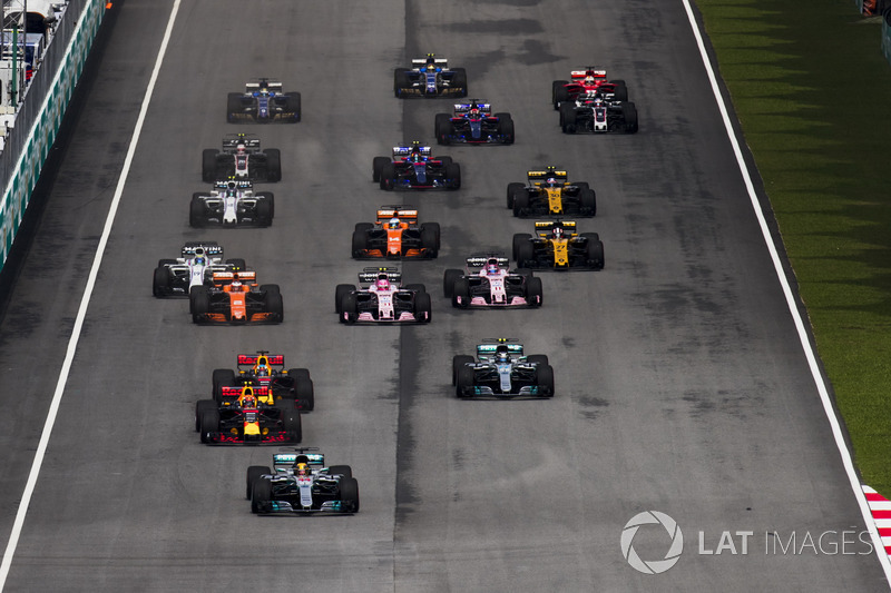 Lewis Hamilton, Mercedes AMG F1 W08, Max Verstappen, Red Bull Racing RB13, Daniel Ricciardo, Red Bull Racing RB13, Valtteri Bottas, Mercedes AMG F1 W08, Stoffel Vandoorne, McLaren MCL32, Sergio Perez, Sahara Force India F1 VJM10, at the start