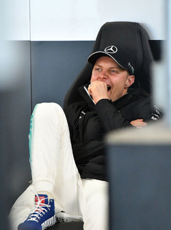 Valtteri Bottas, Mercedes AMG F1 yawns