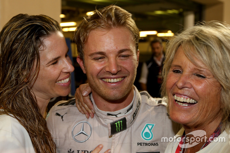 Nico Rosberg, Mercedes AMG F1, fête son titre mondial avec sa femme Vivian Rosberg et sa mère Sina Rosberg