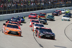 Start: Daniel Suarez, Joe Gibbs Racing, Toyota; Sam Hornish Jr., Joe Gibbs Racing, Toyota
