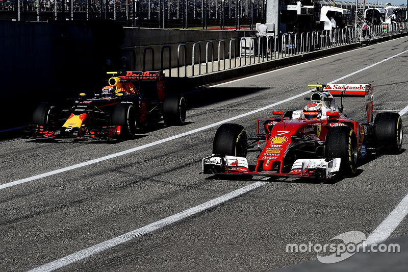 Kimi Räikkönen, Ferrari SF16-H; Max Verstappen, Red Bull Racing RB12