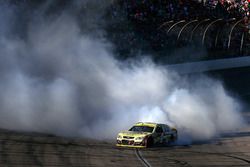 Race winner Kevin Harvick, Stewart-Haas Racing Chevrolet