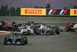 Start action: Nico Rosberg, Mercedes AMG F1 Team W07, Valtteri Bottas, Williams FW38 and Lewis Hamil