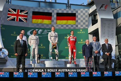 Подиум: победитель Нико Росбергов, Mercedes AMG F1 Team, второе место - Льюис Хэмилтон, Mercedes AMG