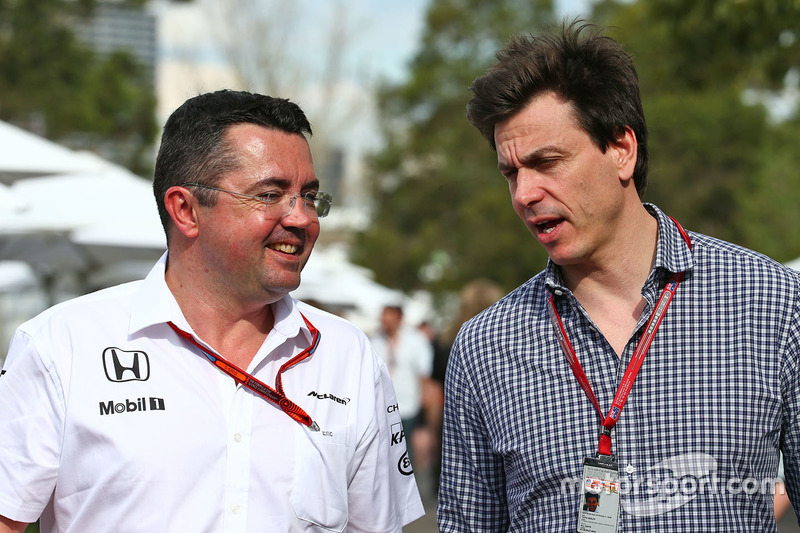 Eric Boullier, McLaren Director de carrera con Toto Wolff, Mercedes AMG F1 Accionista y Director Ejecutivo