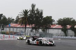 #1 Porsche Team Porsche 919 Hybrid: Timo Bernhard, Mark Webber, Brendon Hartley