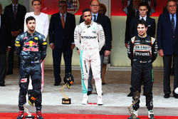 Podium: race winner Lewis Hamilton, Mercedes AMG F1, second place Daniel Ricciardo, Red Bull Racing, third place Sergio Perez, Sahara Force India
