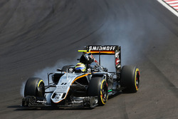 Sergio Perez, Sahara Force India F1 VJM09 bloque une roue au freinage
