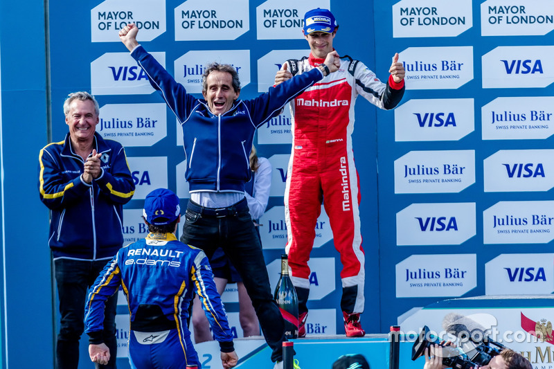 E o papai Alain Prost, que é chefe da e.Dams, estava no pódio para celebrar o feito do filho. Ficou feliz o 'Professor'?