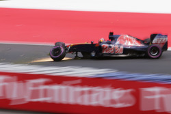 Daniil Kvyat, Scuderia Toro Rosso in trouble