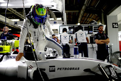 Felipe Massa, Williams FW38, monte dans sa voiture