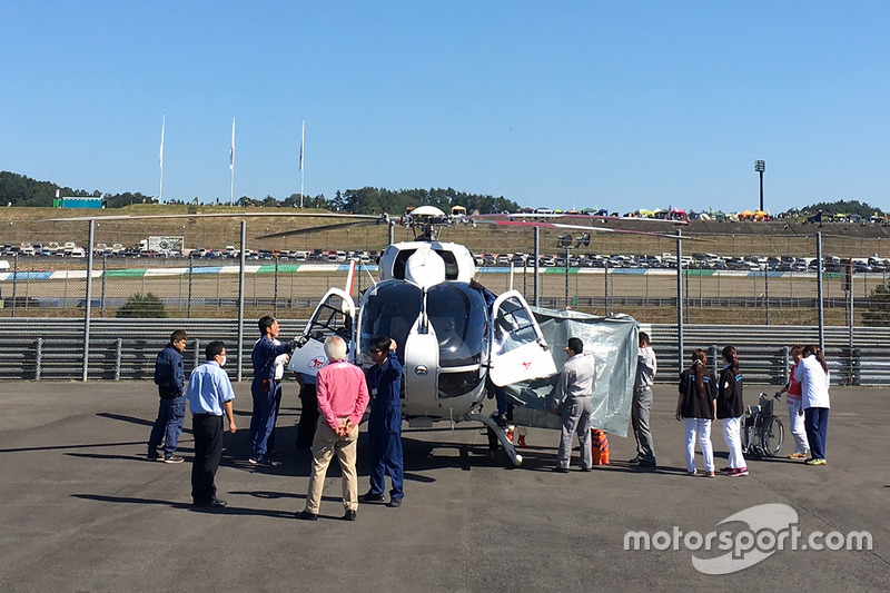 Jorge Lorenzo, Yamaha Factory Racing, es llevado en helicóptero después de su accidente