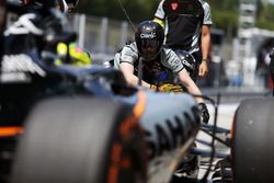 Sergio Perez, Sahara Force India F1 VJM09 effectue une simulation d'arrêt aux stands