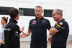 Rémi Taffin, directeur technique moteur de Renault Sport F1 Team, et Jonathan Wheatley, team manager Red Bull Racing