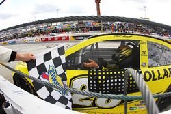 Le vainqueur Matt Kenseth, Joe Gibbs Racing Toyota