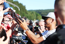 Lewis Hamilton, Mercedes AMG F1 signs autographs for the fans
