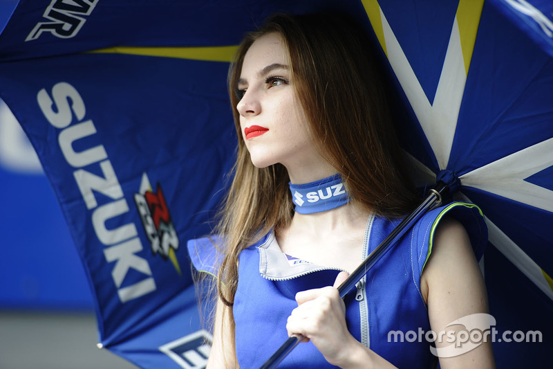Grid girl Suzuki