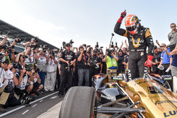 Le poleman James Hinchcliffe, Schmidt Peterson Motorsports Honda