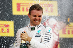 Podium: winner Nico Rosberg, Mercedes AMG F1 Team celebrates with the champagne