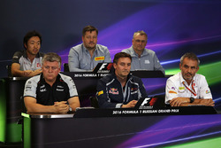 Press Conference: Ayao Komatsu, Haas F1 Team Race Engineer, Paul Hembery, Pirelli Motorsport Directo