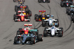 Nico Rosberg, Mercedes AMG F1 Team W07 leads at the start of the race