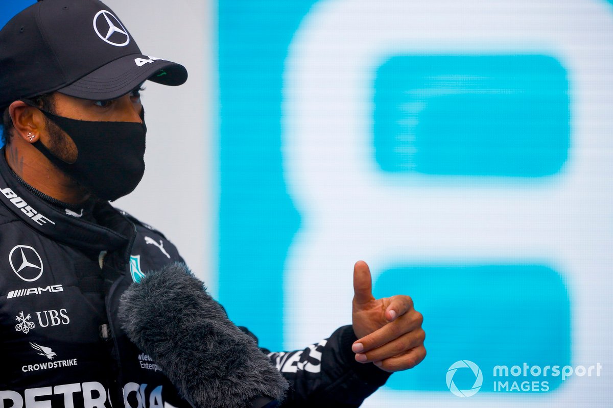 Il vincitore della gara Lewis Hamilton, Mercedes-AMG Petronas F1 al Parc Ferme