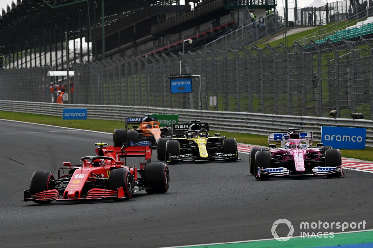 Charles Leclerc, Ferrari SF1000, precede Sergio Perez, Racing Point RP20, Daniel Ricciardo, Renault F1 Team R.S.20, e Carlos Sainz Jr., McLaren MCL35