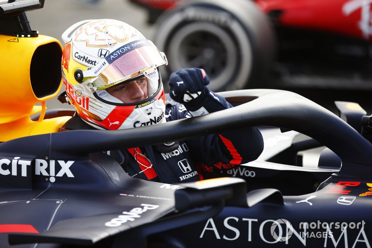 Max Verstappen, Red Bull Racing, segundo lugar llega a parc ferme