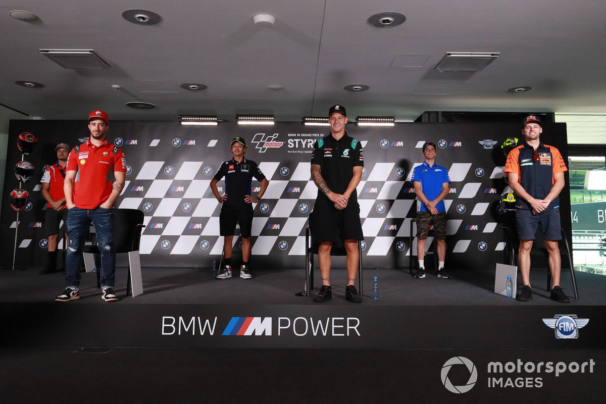 Foto de grupo de la conferencia de prensa