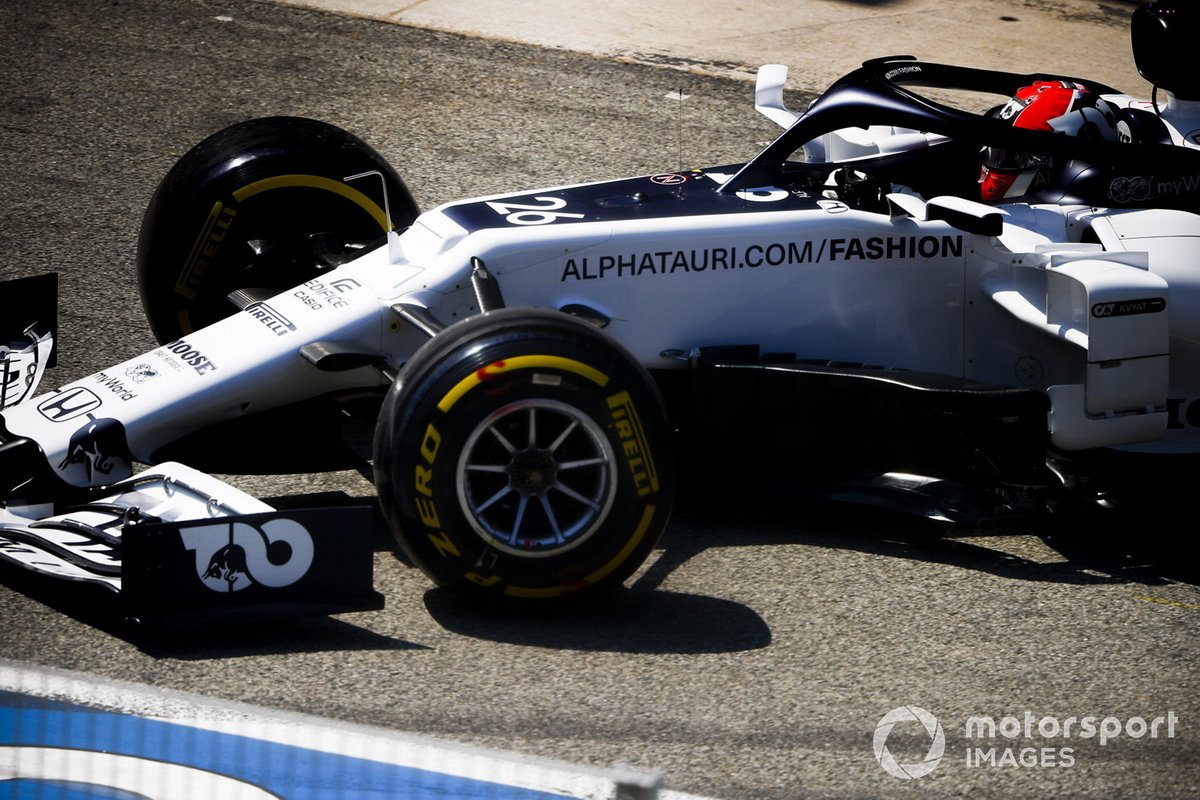 Daniil Kvyat, AlphaTauri AT01, leaves the garage