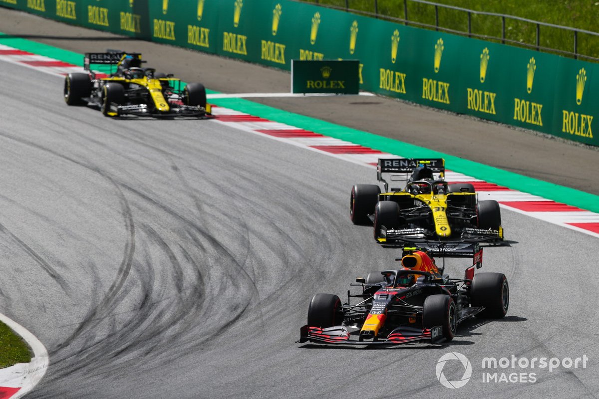 Alex Albon, Red Bull Racing RB16, leads Esteban Ocon, Renault F1 Team R.S.20, and Daniel Ricciardo, Renault F1 Team R.S.20