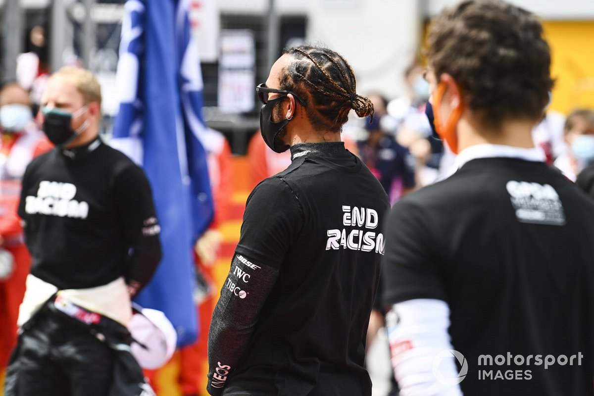 Valtteri Bottas, Mercedes-AMG Petronas F1, Lewis Hamilton, Mercedes-AMG Petronas F1, and Lando Norris, McLaren, on the grid prior to the start