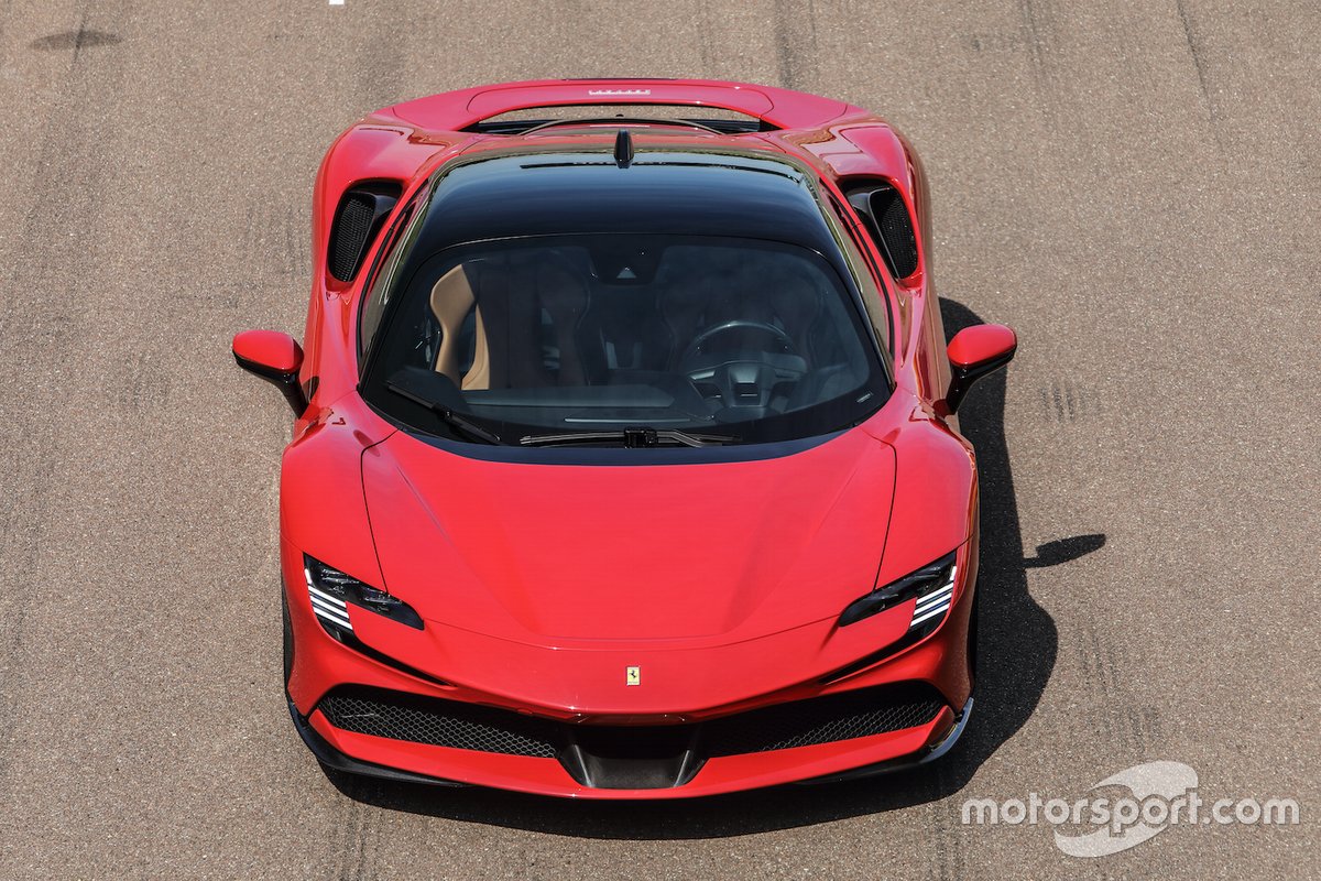 Ferrari SF90 Stradale, a Fiorano
