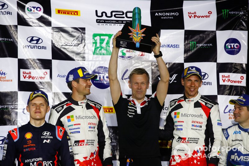Podio: il vincitore Sébastien Ogier, Julien Ingrassia, Toyota Gazoo Racing WRT Toyota Yaris WRC, Kaj Lindström