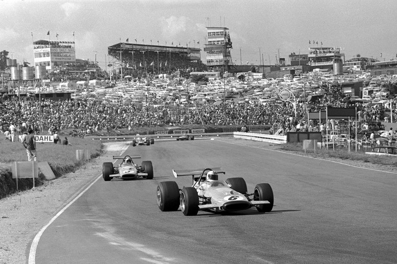 Denny Hulme, Mclaren M14A lidera el equipo de Bruce Mclaren