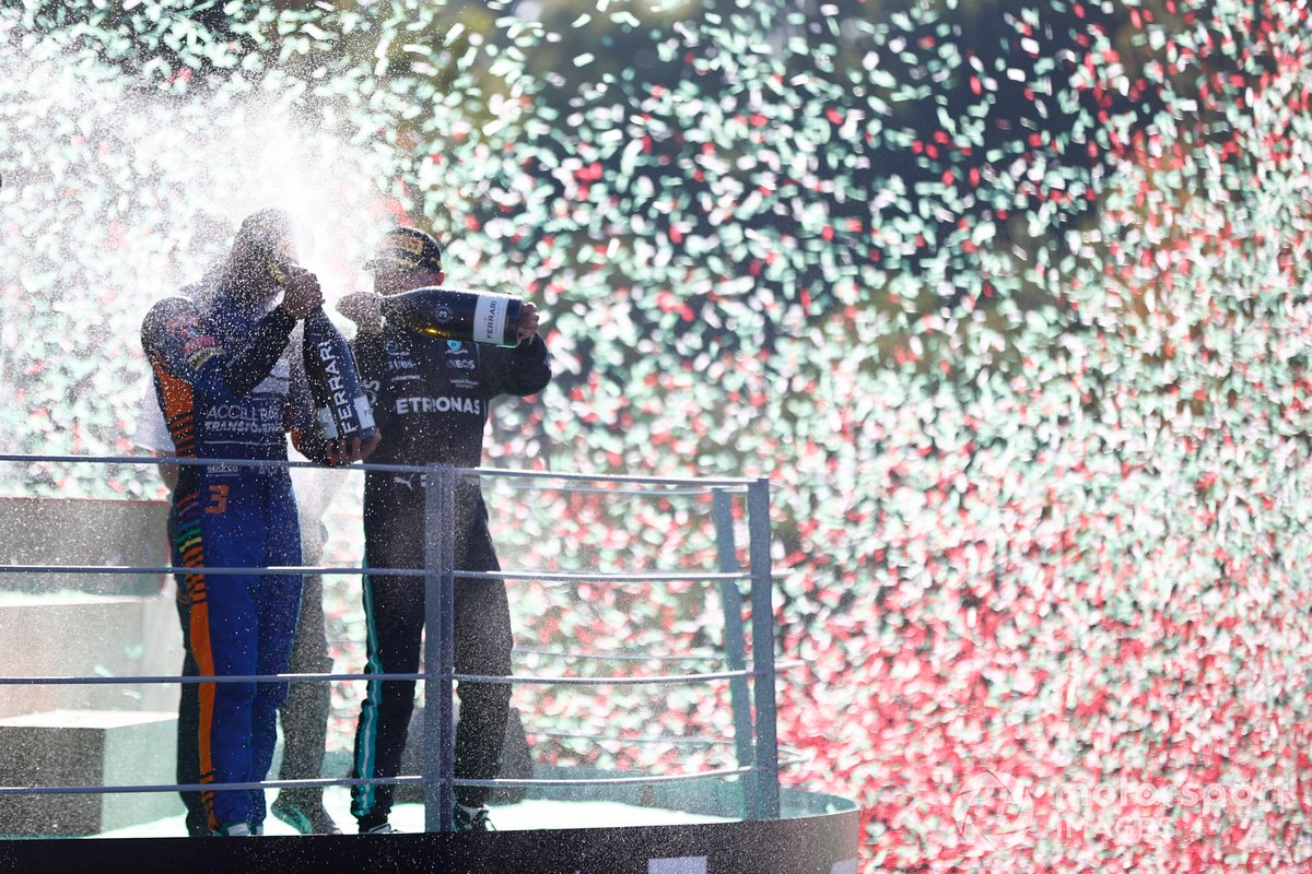 Daniel Ricciardo, McLaren Valtteri Bottas, Mercedes festeggiano sul podio