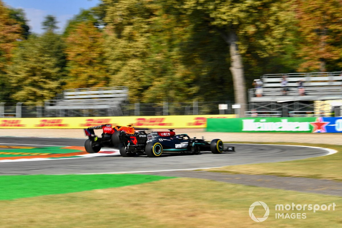 Secuencia del choque de Lewis Hamilton, Mercedes W12 y Max Verstappen, Red Bull Racing RB16B