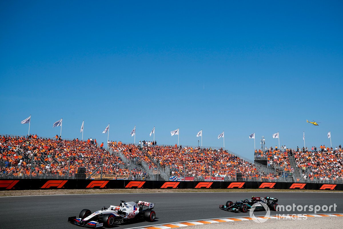 Nikita Mazepin, Haas VF-21, Valtteri Bottas, Mercedes W12