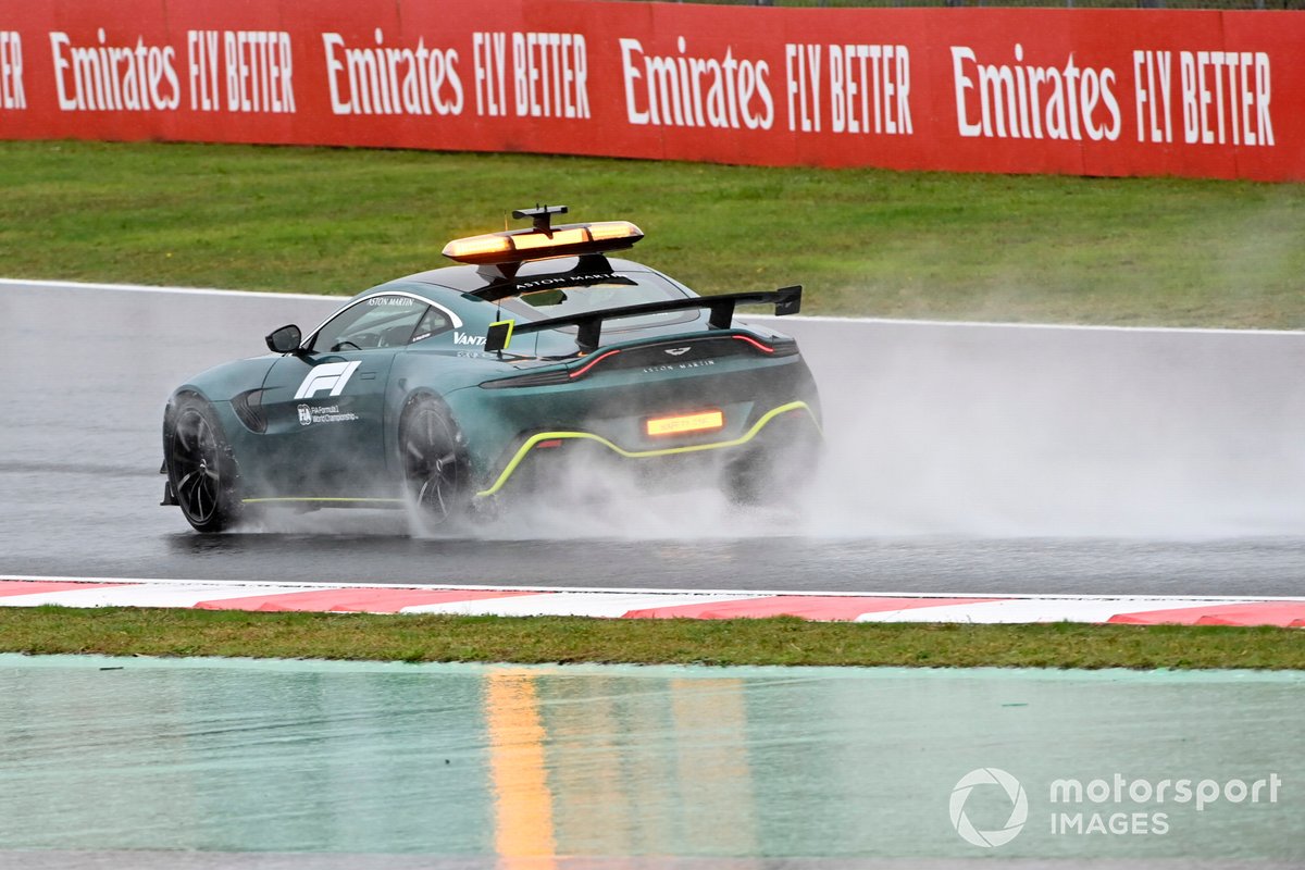 El Coche de Seguridad en la pista.