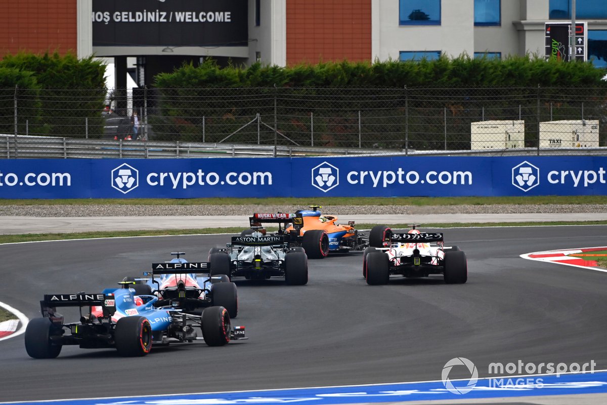 Lando Norris, McLaren MCL35M, Lance Stroll, Aston Martin AMR21, Max Verstappen, Red Bull Racing RB16B, Fernando Alonso, Alpine A521, e Esteban Ocon, Alpine A521